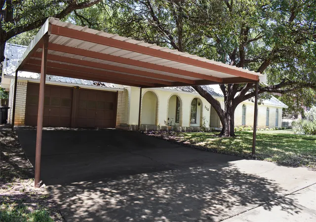 Photo 3 of Single family home for sale at 115 Parkview, Brady, TX 76825 | MLS# 21316070 | Listing updated on 2026-08-22