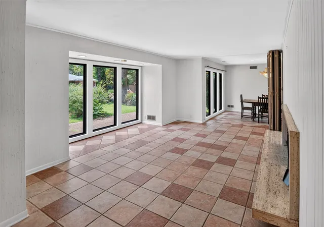 Photo 2 of Single family home for sale at 1911 Harrison Ave, Paris, TX 75460 | MLS# 21284150 | Listing updated on 2026-08-27