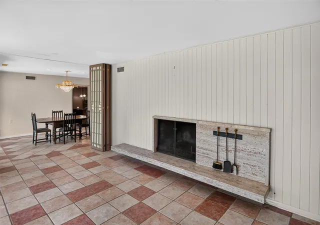 Photo 3 of Single family home for sale at 1911 Harrison Ave, Paris, TX 75460 | MLS# 21284150 | Listing updated on 2026-08-27