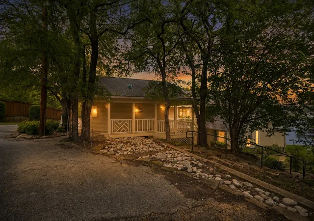 Photo 2 of Sale Pending at 8960 Dickson Rd, Fort Worth, TX 76179 | MLS# 21293746 | Listing updated on 2026-09-03