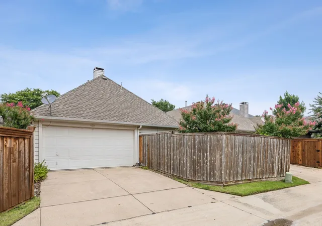 Homes for sale in Irving, TX | 400 Moss Hill Rd, Irving, TX 75063 | MLS# 21299754