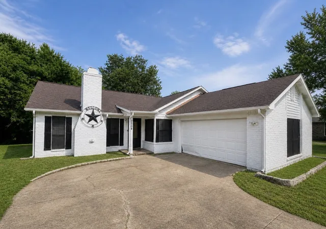 Photo 2 of Single family home for sale at 2508 Craig Ln, Denton, TX 76209 | MLS# 21316167 | Listing updated on 2026-08-17