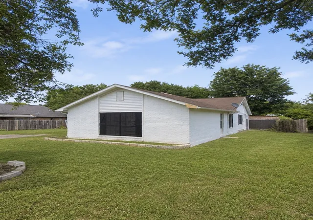 Photo 3 of Single family home for sale at 2508 Craig Ln, Denton, TX 76209 | MLS# 21316167 | Listing updated on 2026-08-17