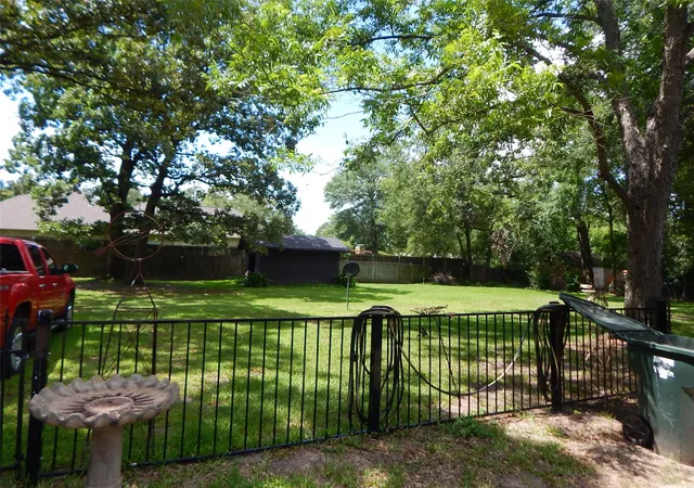 Photo 3 of Single family home for sale at 517 Ronnette Dr, Tyler, TX 75703 | MLS# 21316299 | Listing updated on 2026-08-22