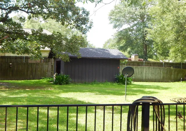 Photo 3 of Single family home for sale at 517 Ronnette Dr, Tyler, TX 75703 | MLS# 21316299 | Listing updated on 2026-08-22