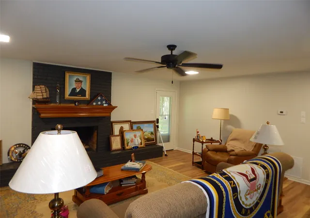 Photo 4 of Single family home for sale at 517 Ronnette Dr, Tyler, TX 75703 | MLS# 21316299 | Listing updated on 2026-08-22