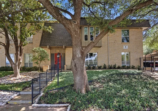 1st image of 4320 Bellaire Dr S #225W, Fort Worth, TX 76109 | MLS# 21311137