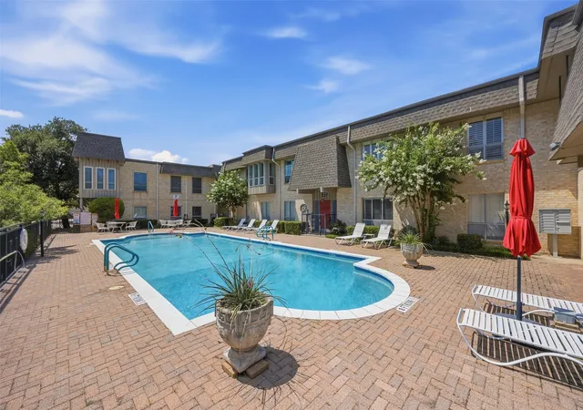 4th image of 4320 Bellaire Dr S #225W, Fort Worth, TX 76109 | MLS# 21311137