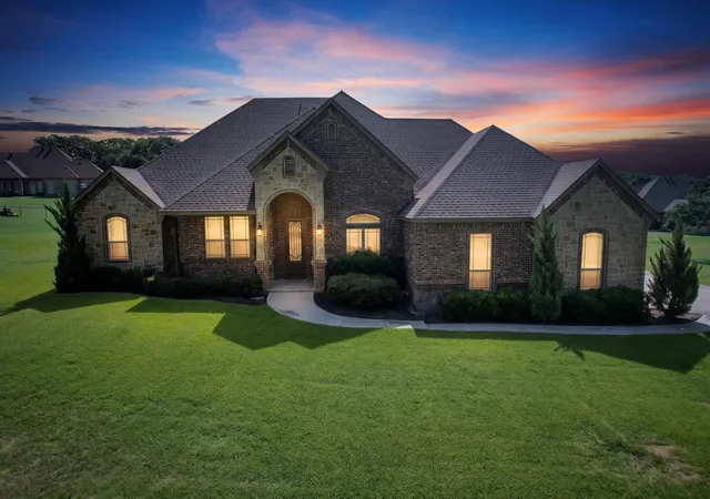 Homes for sale in Weatherford, TX | 197 Ellis Creek Dr, Weatherford, TX 76085 | MLS# 21314548