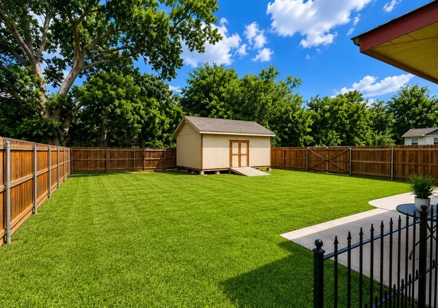 Homes for sale in Bonham, TX | 719 E 6th St, Bonham, TX 75418 | MLS# 21315951