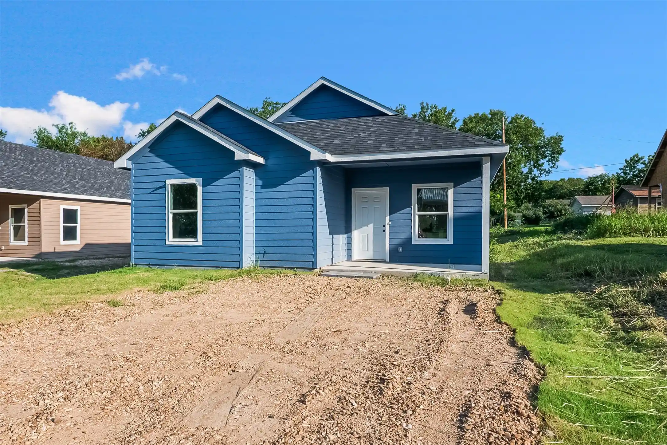 Single family home for sale at 211 W Elm St, Whitewright, TX 75491 | MLS# 21316387