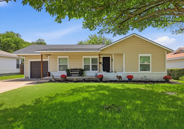 Homes for sale in Haltom City, TX | 3528 Meadow Oaks Dr, Haltom City, TX 76117 | MLS# 21316298