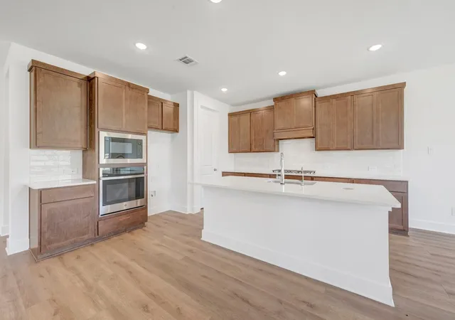 Photo 4 of Single family home for sale at 11744 Edgewood Dr, Justin, TX 76247 | MLS# 21316352 | Listing updated on 2026-10-29