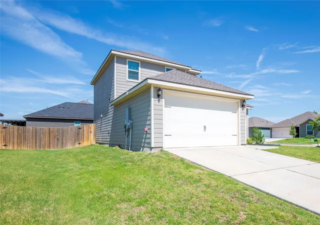 Photo 2 of Single family home for sale at 1825 Fergus Dr, Ponder, TX 76259 | MLS# 21316206 | Listing updated on 2026-10-02