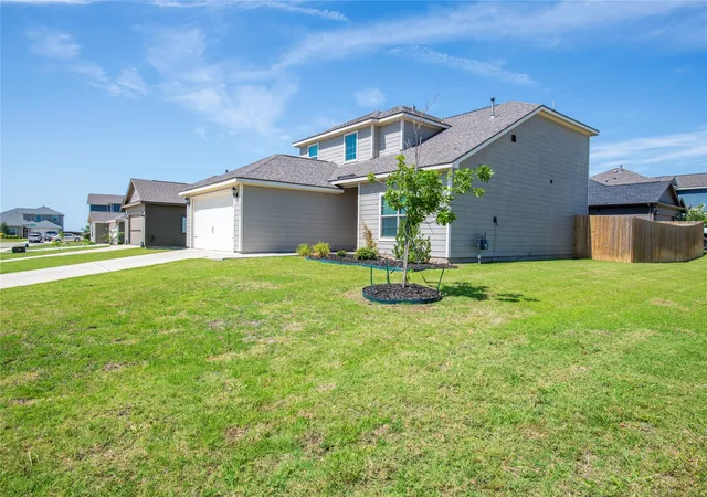 Photo 3 of Single family home for sale at 1825 Fergus Dr, Ponder, TX 76259 | MLS# 21316206 | Listing updated on 2026-10-02