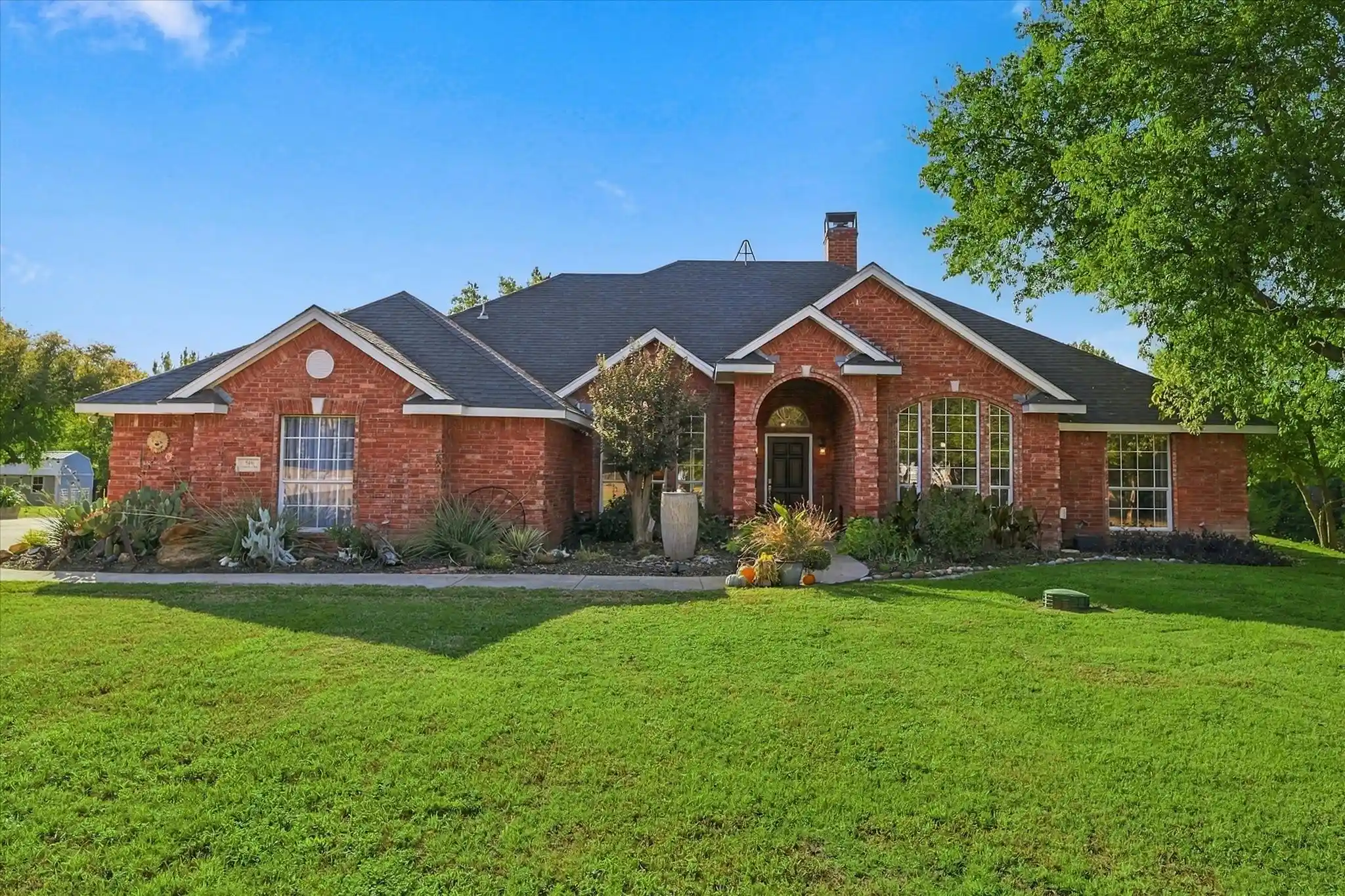 Single family home for sale at 510 Saralvo Rd, Midlothian, TX 76065 | MLS# 21313372