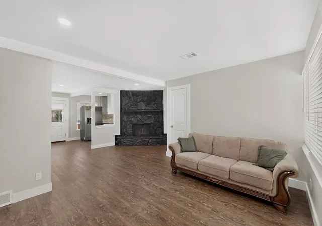 4th image of 2310 Costa Mesa Dr, Dallas, TX 75228 | MLS# 21290547