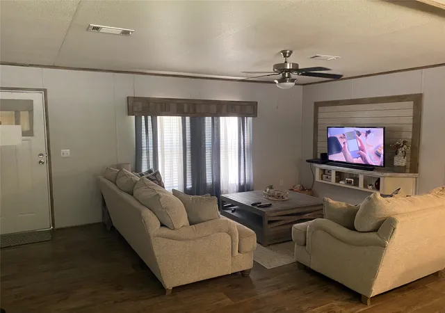 Photo 2 of Manufactured home for sale at 1366 Dogwood Trl, Quinlan, TX 75474 | MLS# 21316597 | Listing updated on 2026-09-04
