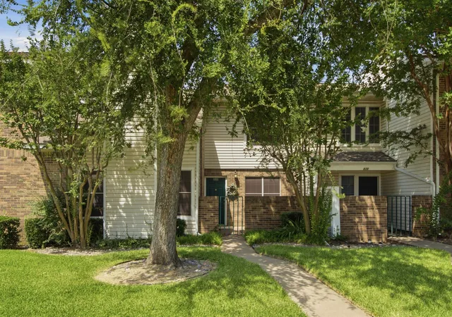 Photo 1 of Townhouse for sale at 840 Creekside Dr, Lewisville, TX 75067 | MLS# 21315432 | Listing updated on 2026-08-20
