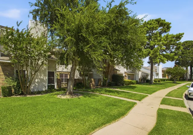 Photo 2 of Townhouse for sale at 840 Creekside Dr, Lewisville, TX 75067 | MLS# 21315432 | Listing updated on 2026-08-20
