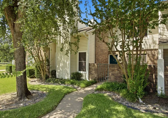 Photo 3 of Townhouse for sale at 840 Creekside Dr, Lewisville, TX 75067 | MLS# 21315432 | Listing updated on 2026-08-20