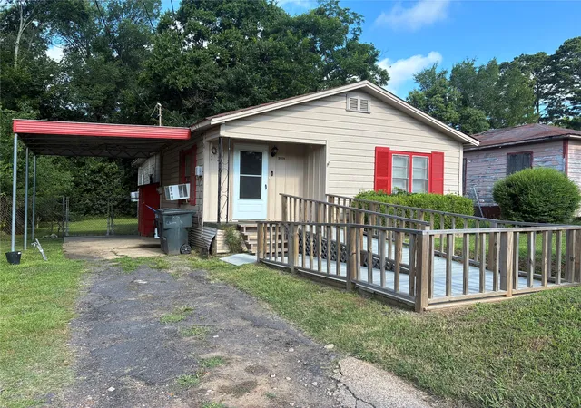 Photo 1 of Single family home for sale at 2056 Linear St, Shreveport, LA 71107 | MLS# 21316618 | Listing updated on 2026-08-24