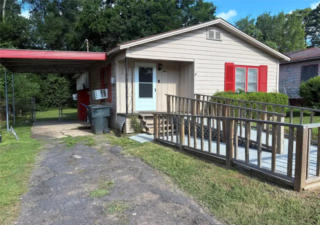 Photo 2 of Single family home for sale at 2056 Linear St, Shreveport, LA 71107 | MLS# 21316618 | Listing updated on 2026-08-24