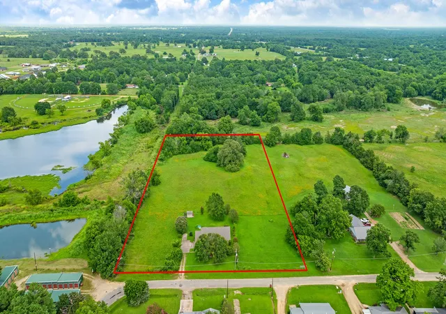 Homes for sale in Blossom, TX | 570 N Center, Blossom, TX 75416 | MLS# 21316546