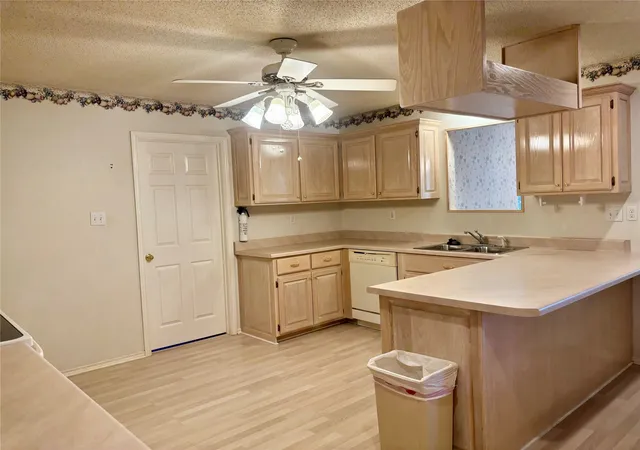 Photo 3 of Single family home for sale at 570 N Center, Blossom, TX 75416 | MLS# 21316546 | Listing updated on 2026-09-28