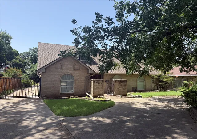 Photo 2 of Single family home for sale at 2904 Bridal Wreath Ln, Dallas, TX 75233 | MLS# 21316549 | Listing updated on 2026-07-10