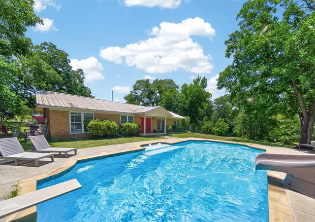 Photo 1 of Single family home for sale at 14122 State Hwy 31 E, Tyler, TX 75705 | MLS# 21316643 | Listing updated on 2026-09-30