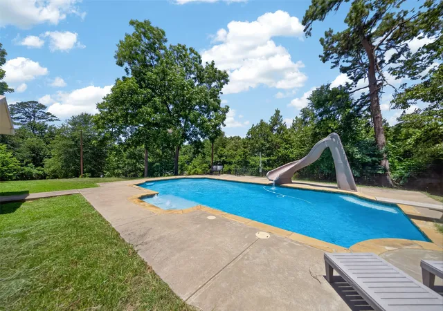 Photo 3 of Single family home for sale at 14122 State Hwy 31 E, Tyler, TX 75705 | MLS# 21316643 | Listing updated on 2026-09-30