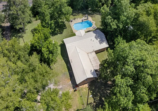 Photo 4 of Single family home for sale at 14122 State Hwy 31 E, Tyler, TX 75705 | MLS# 21316643 | Listing updated on 2026-09-30