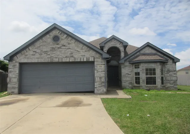Photo 1 of Sale Pending at 1100 Manhassett Ct, Fort Worth, TX 76140 | MLS# 21316631 | Listing updated on 2026-08-20