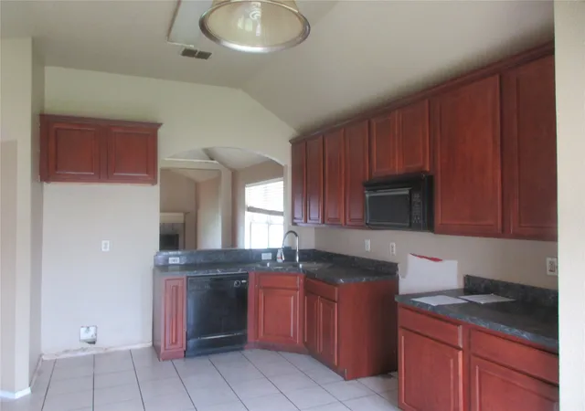 Photo 4 of Sale Pending at 1100 Manhassett Ct, Fort Worth, TX 76140 | MLS# 21316631 | Listing updated on 2026-08-20