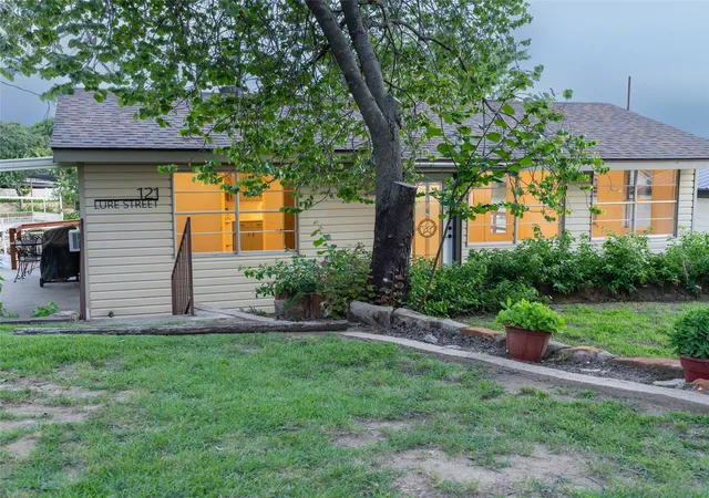 Photo 2 of Single family home for sale at 121 Lure St, Bridgeport, TX 76426 | MLS# 21316571 | Listing updated on 2026-07-28