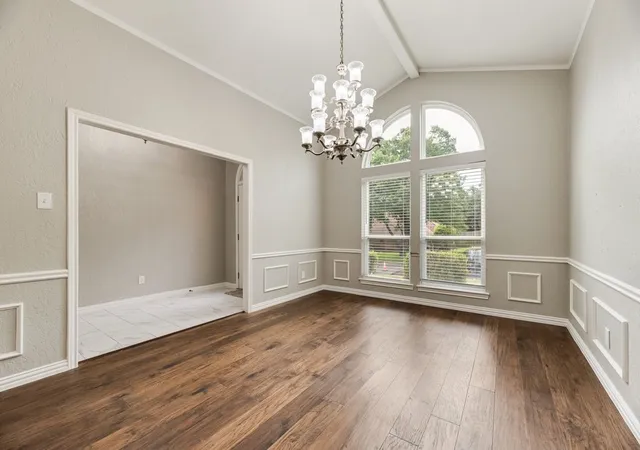 Photo 4 of Single family home for sale at 915 Greenbriar Ln, Duncanville, TX 75137 | MLS# 21315088 | Listing updated on 2026-08-22