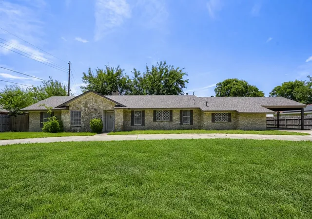 Homes for sale in Justin, TX | 419 Allen Dr, Justin, TX 76247 | MLS# 21199989