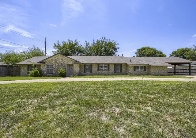 Photo 1 of Single family home for sale at 419 Allen Dr, Justin, TX 76247 | MLS# 21199989 | Listing updated on 2026-10-02