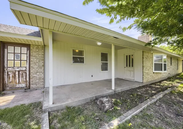 Homes for sale in Justin, TX | 419 Allen Dr, Justin, TX 76247 | MLS# 21199989