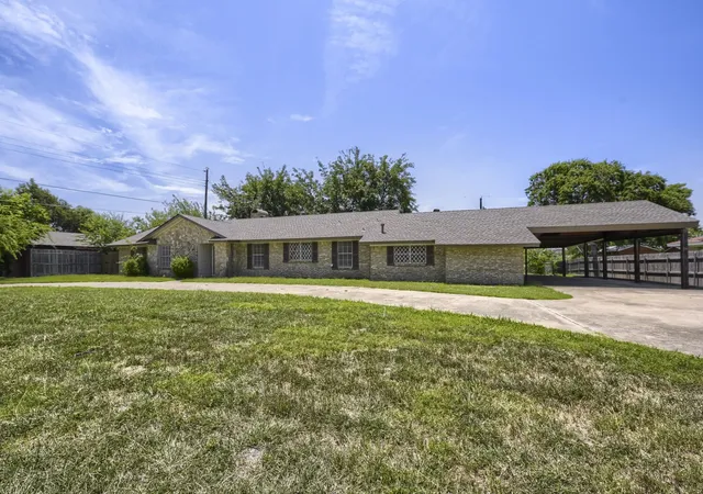 Homes for sale in Justin, TX | 419 Allen Dr, Justin, TX 76247 | MLS# 21199989
