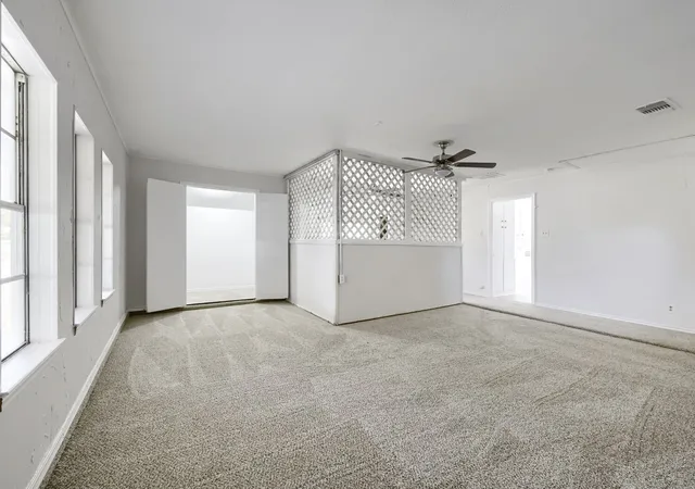 Photo 4 of Single family home for sale at 419 Allen Dr, Justin, TX 76247 | MLS# 21199989 | Listing updated on 2026-10-02