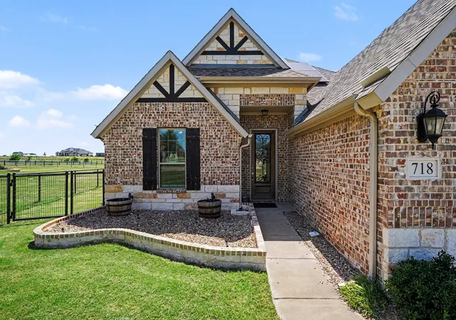 2nd image of 718 Cactus Creek Ct, Godley, TX 76044 | MLS# 21316317
