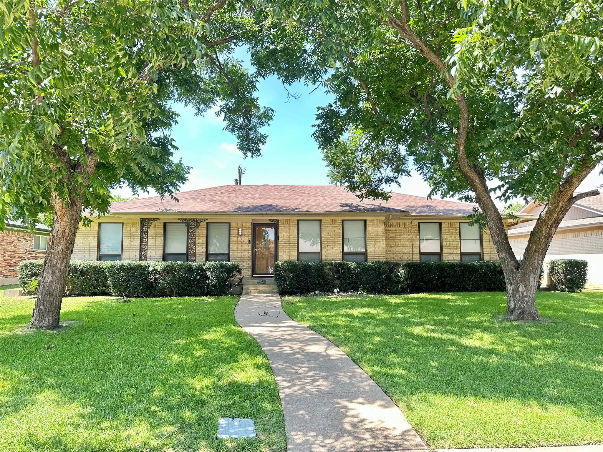 Photo 1 of Single family home for sale at 5823 Marview Ln, Dallas, TX 75227 | MLS# 21315542 | Listing updated on 2026-10-09