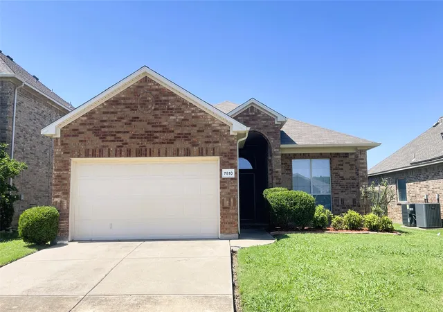 Photo 1 of Sale Pending at 7810 Corona Ct, Arlington, TX 76002 | MLS# 21315828 | Listing updated on 2026-08-19
