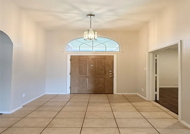 Photo 3 of Sale Pending at 7810 Corona Ct, Arlington, TX 76002 | MLS# 21315828 | Listing updated on 2026-08-19