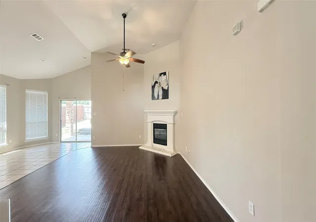 Photo 3 of Sale Pending at 7810 Corona Ct, Arlington, TX 76002 | MLS# 21315828 | Listing updated on 2026-08-19