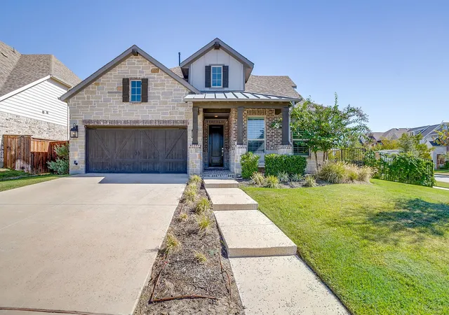 Photo 3 of Single family home for sale at 2009 Roundtree Cir E, Aledo, TX 76008 | MLS# 21316801 | Listing updated on 2026-07-16