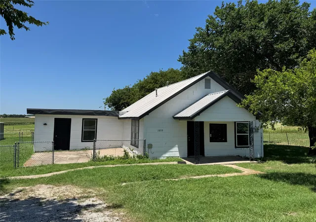 Homes for sale in Muenster, TX | 1893 Fm 1198, Muenster, TX 76252 | MLS# 21315778