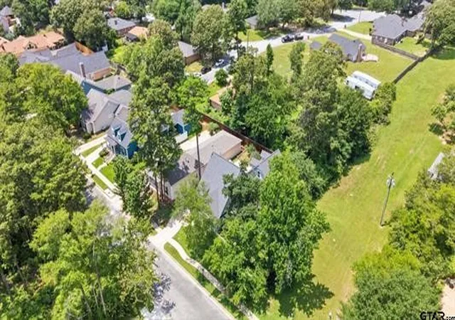 Photo 3 of Single family home for sale at 3966 Charleston Park, Tyler, TX 75701 | MLS# 21316895 | Listing updated on 2026-10-02